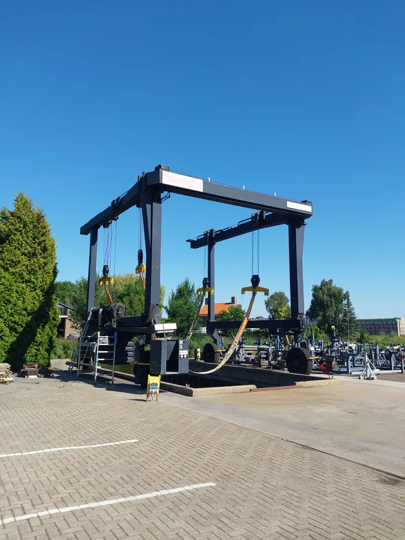 Botenlift: alle hydraulische slangen vervangen op locatie